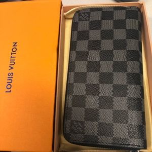 Louis Vuitton Zippy Wallet damier